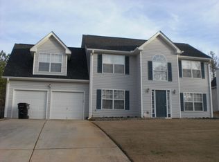 423 Pecan Wood Cir, Fairburn, GA 30213