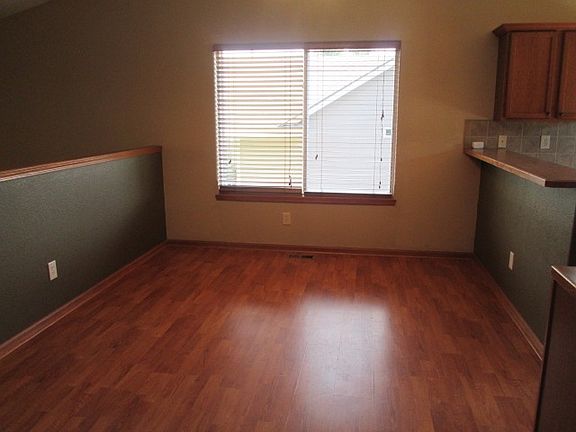 3rd image of 1310 Oakview Dr