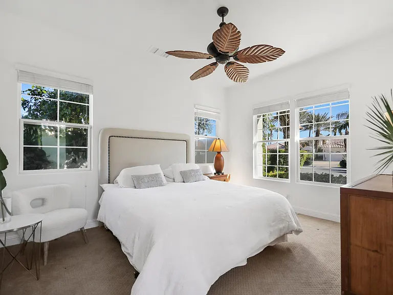 51075 Marbella Ct — Photo 32