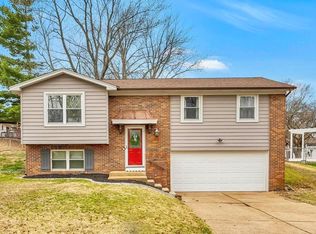 1360 Premio Dr, Fenton, MO 63026