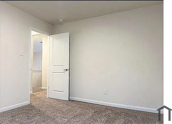 3959 Oak Creek Cir — Photo 14