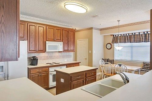 5th image of 7741 Greenvalley Ln