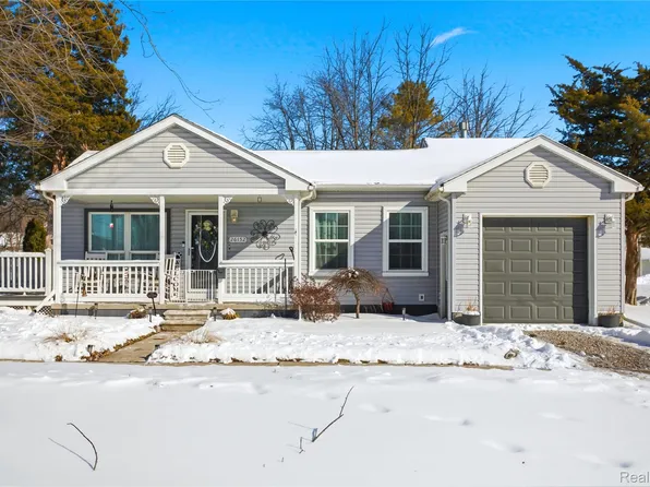 26152 Ypsilanti St, Flat Rock, MI 48134