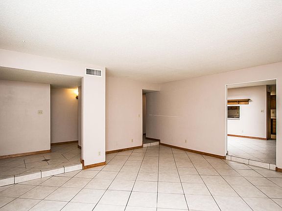 5th image of 561 N Hobson Plz