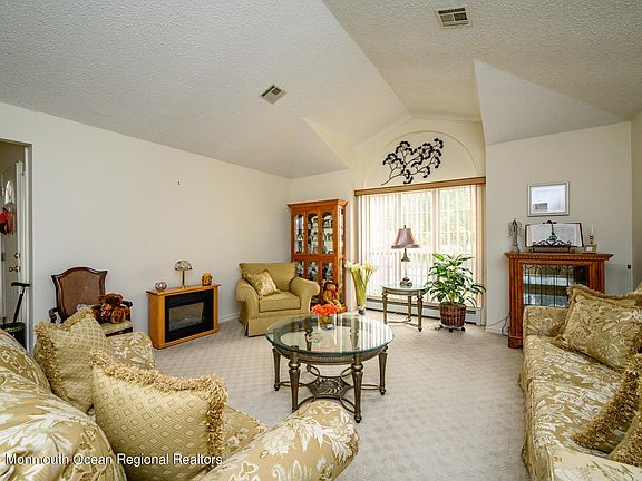 5th image of 121 Narberth Way
