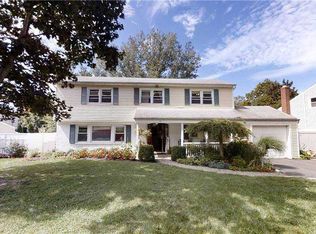 41 Harriet Ln, Huntington, NY 11743