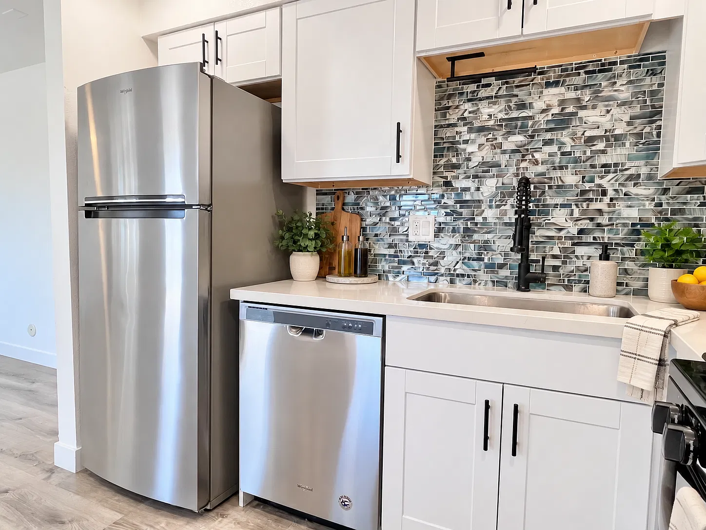 2 bed, 800 sqft, $1,595 — Photo 2