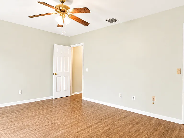 711 Springer Dr #13 — Photo 7