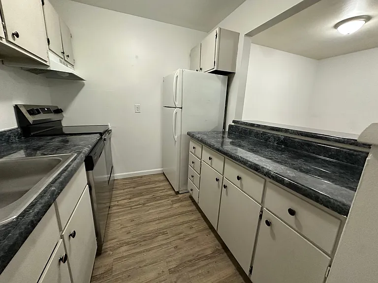 University Park Apartments near Cornell University — Photo 128