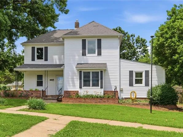 301 Allcutt Ave, Bonner Springs, KS 66012