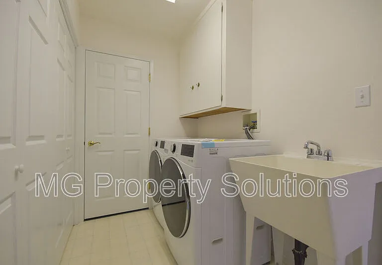 521 Rowland Blvd — Photo 24