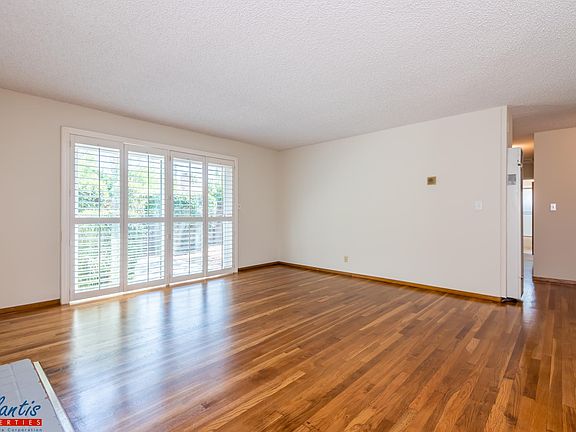 4th image of 1384 Niagara Dr