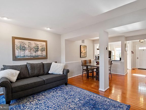3rd image of 2538C S Arlington Mill Dr #3