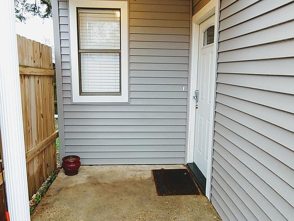2nd image of 18 Larkspur Ln