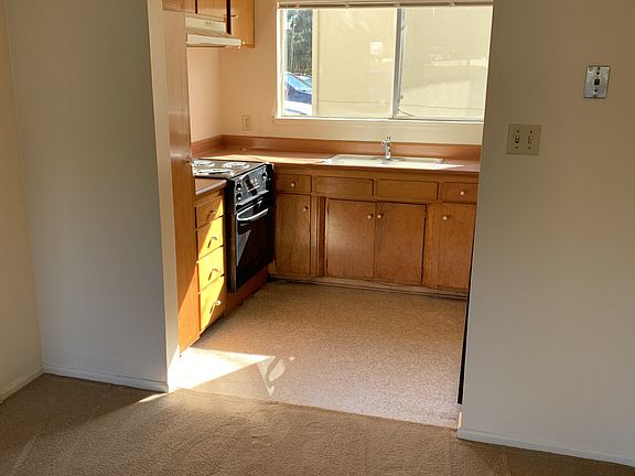 3rd image of 611 Couper Dr #2