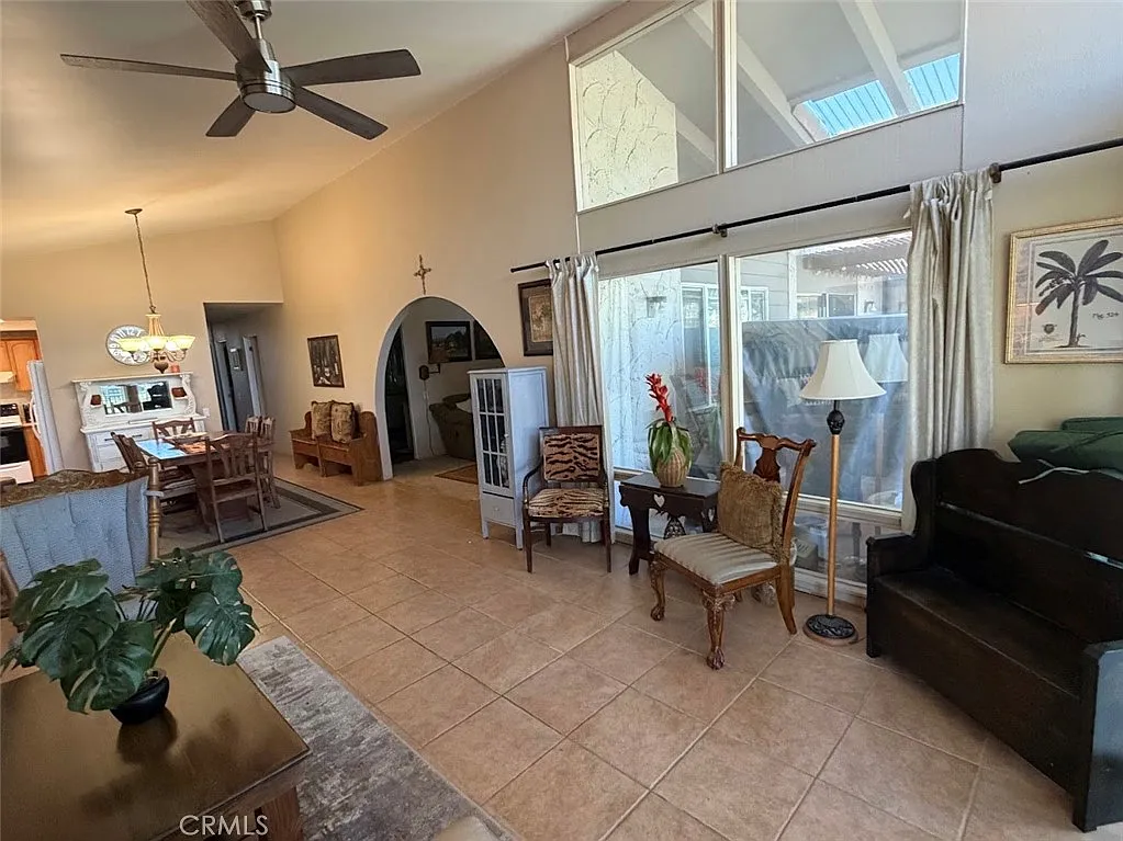 3 bed, 1402 sqft, $3,000 — Photo 3