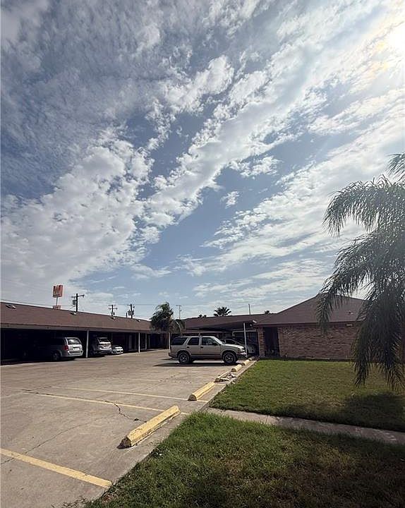 1st image of 118-120 Gastel Cir #5