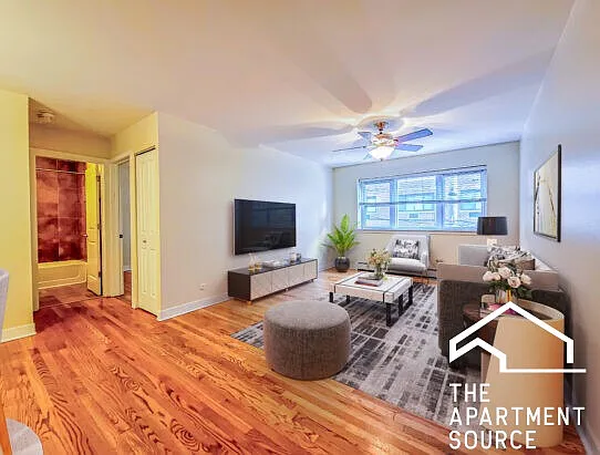 639 W Wrightwood Ave #202 — Photo 2