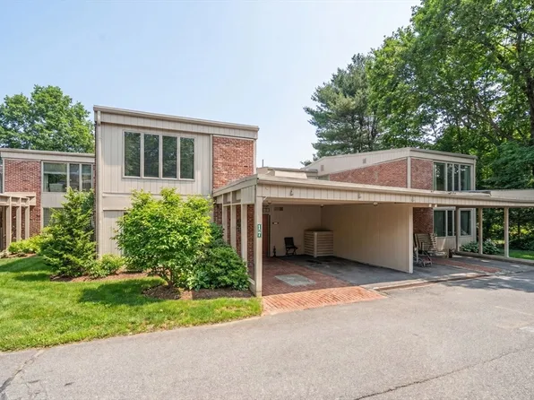 17 Fairgreen Pl Unit 17, Chestnut Hill, MA 02467