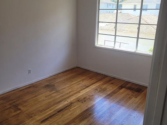 5th image of 4024 Hillcrest Dr #C