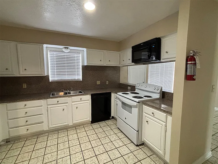 3416 Avenue P — Photo 7