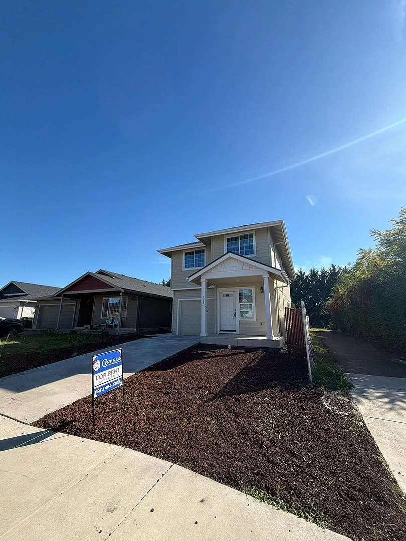 4 bed, 2.5 bath, 1527 sqft, $2,500 — Photo 2