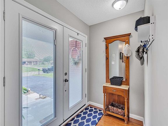 3rd image of 135 Donna Lou Ln