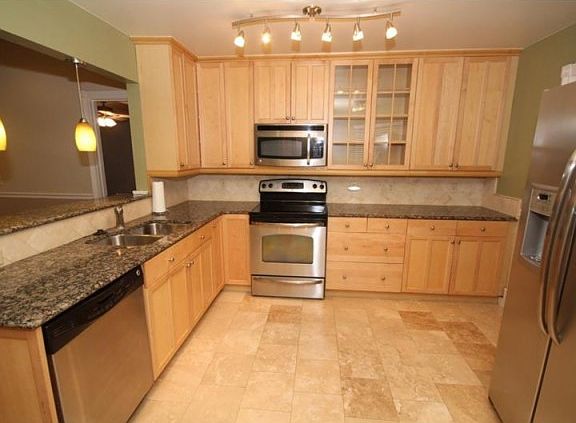 4th image of 323 Bayside Ave