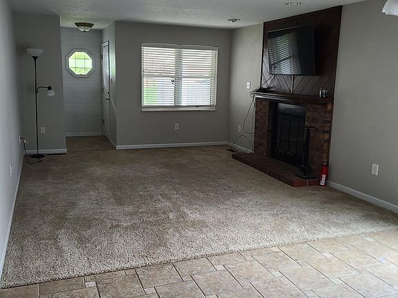 2nd image of 1427 Woodpointe Dr