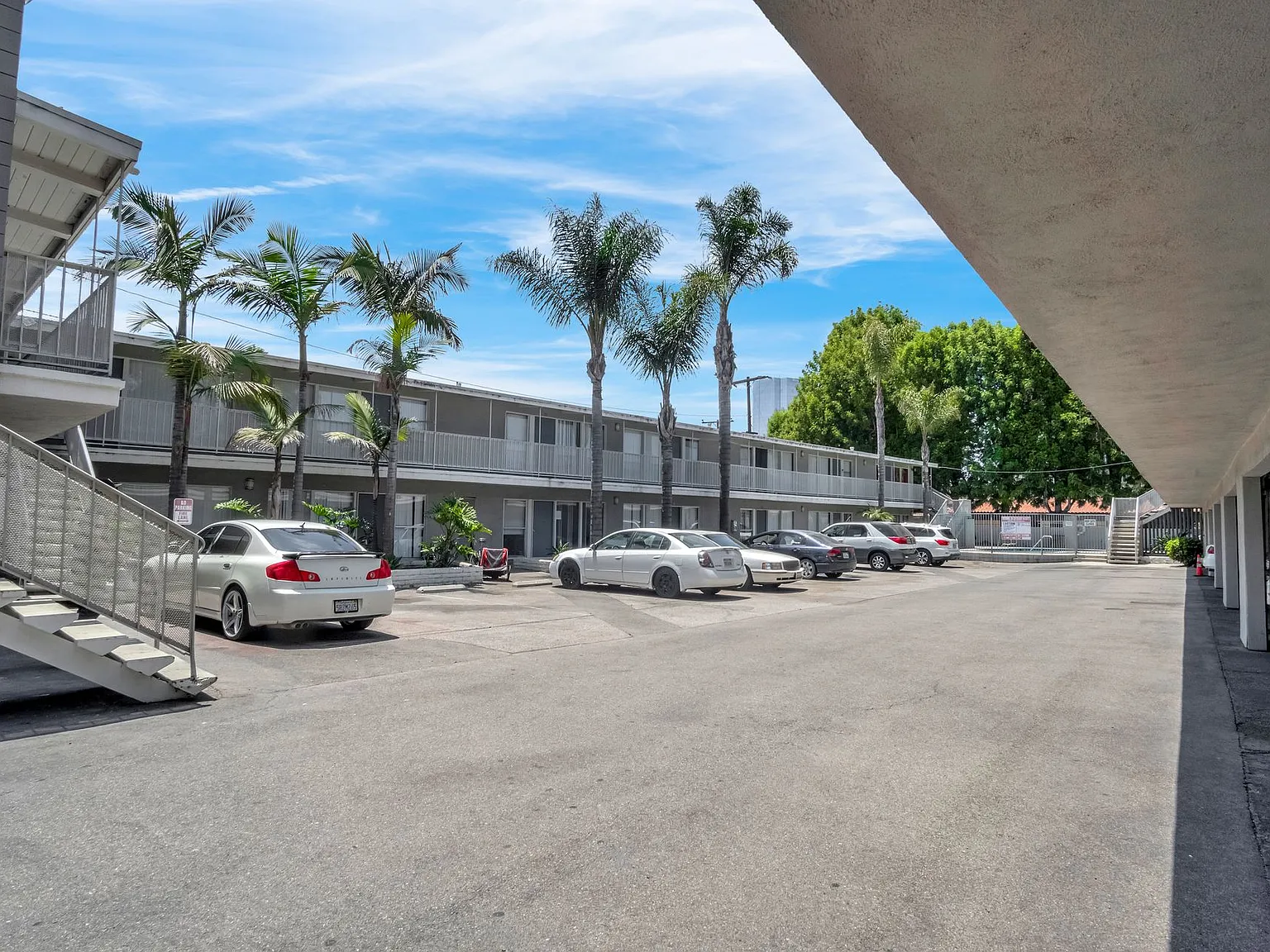 Oxnard Occidental Apartments — Photo 3