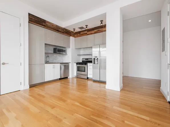 335 Carroll Street image 4 of 14