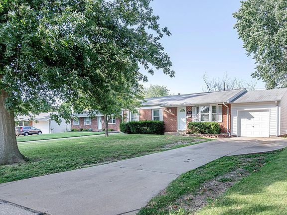 2nd image of 1837 Oliveto Ln
