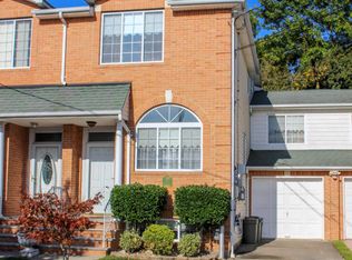 17 Amy Ln, Staten Island, NY 10314