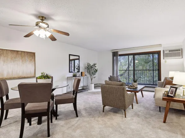 10451 Greenbrier Rd APT 109, Minnetonka, MN 55305