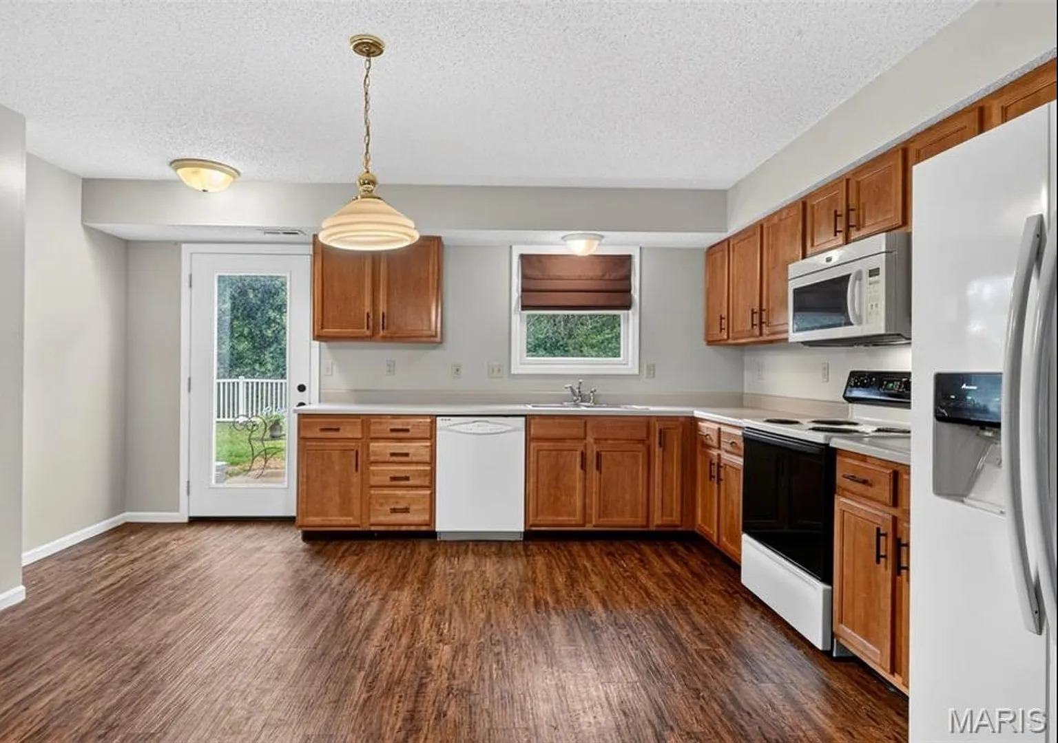 3 bed, 1418 sqft, $2,000 — Photo 3