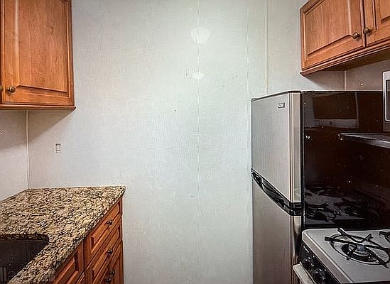 4th image of 14017 84th Dr APT 6