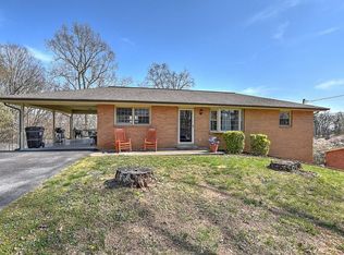 1917 Hutchinson Dr, Kingsport, TN 37660