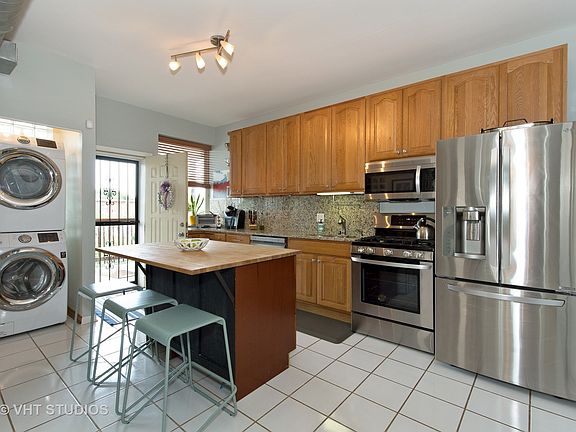 4th image of 2025 N Whipple St APT 3N