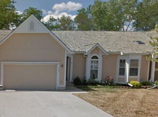 112 SE Ridgeview Ct, Lees Summit, MO 64063