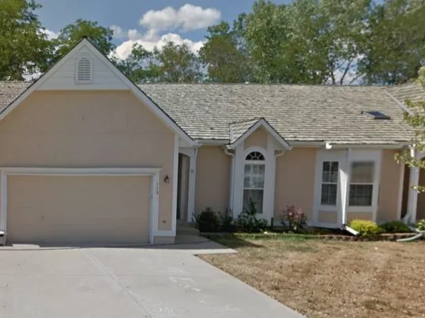 112 SE Ridgeview Ct, Lees Summit, MO 64063