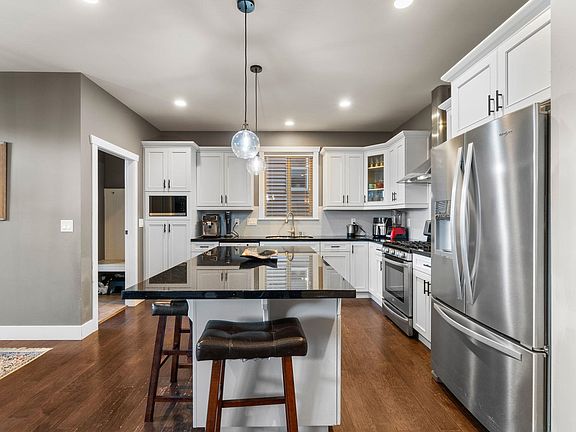 3rd image of 1386 Coast Meridian Rd