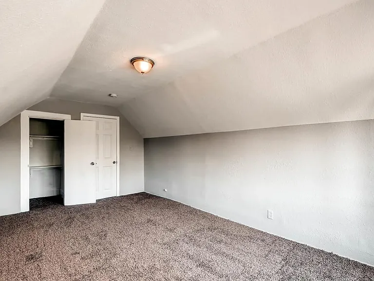 3225 N Marion St — Photo 17