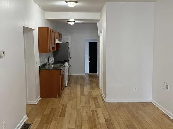 4th image of 870 N 47th St