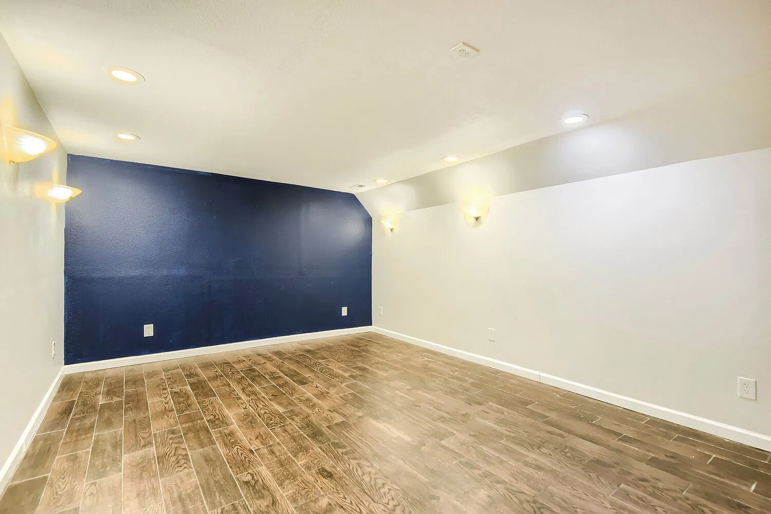 2 bed, 1000 sqft, $1,575 — Photo 3