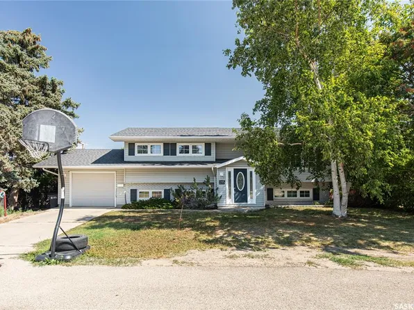 215 Cedar CRESCENT, Caronport, SK S0H 0S0