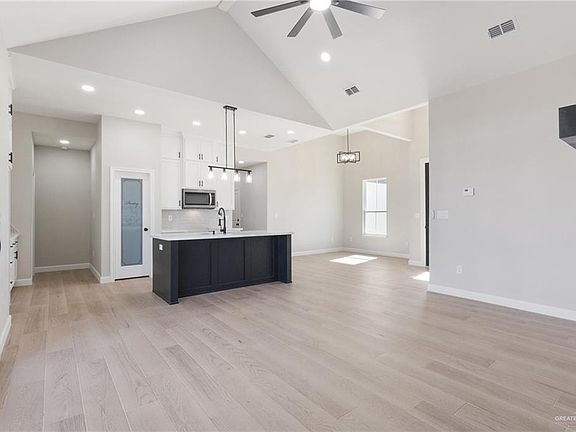 5th image of 9716 Heights Dr