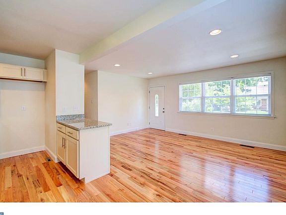4th image of 405 Ilse Dr