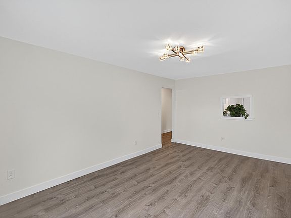 4th image of 1103 Scott Dr