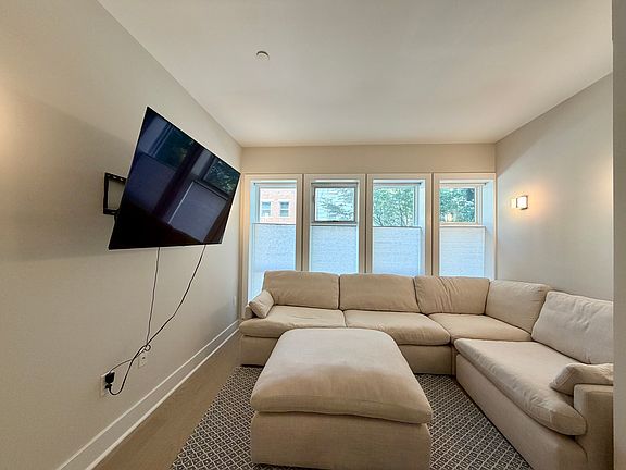 5th image of 307 3rd St APT 1