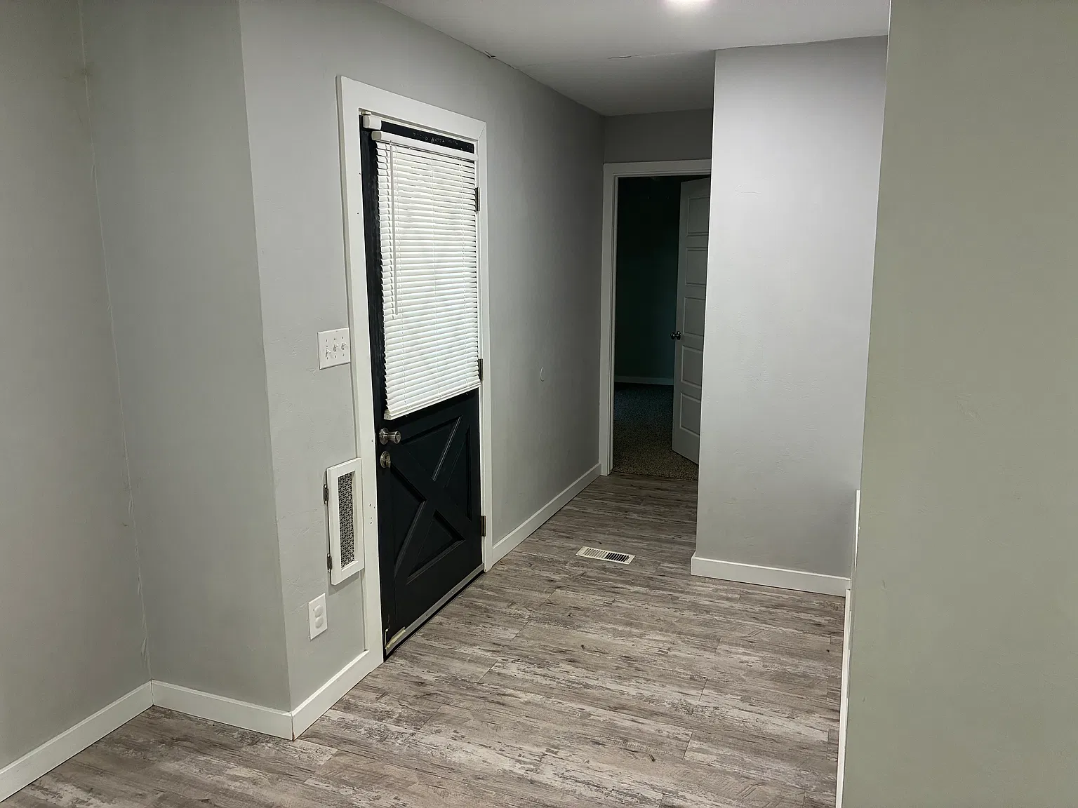 1521 W Walnut St — Photo 2